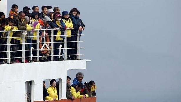 Han Quoc tuong niem mot nam vu chim pha Sewol-Hinh-7